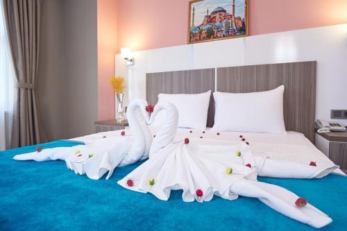 Renzo Hotel - Special Category - Tap to explore photos