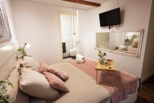Beautiful DutchHouse Centrum Room Type - Double Room with Private Bathroom