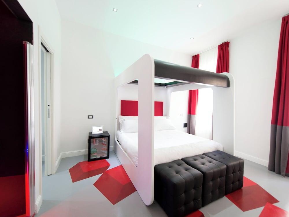 7 Inn Spanish Steps Room Type - Deluxe Room