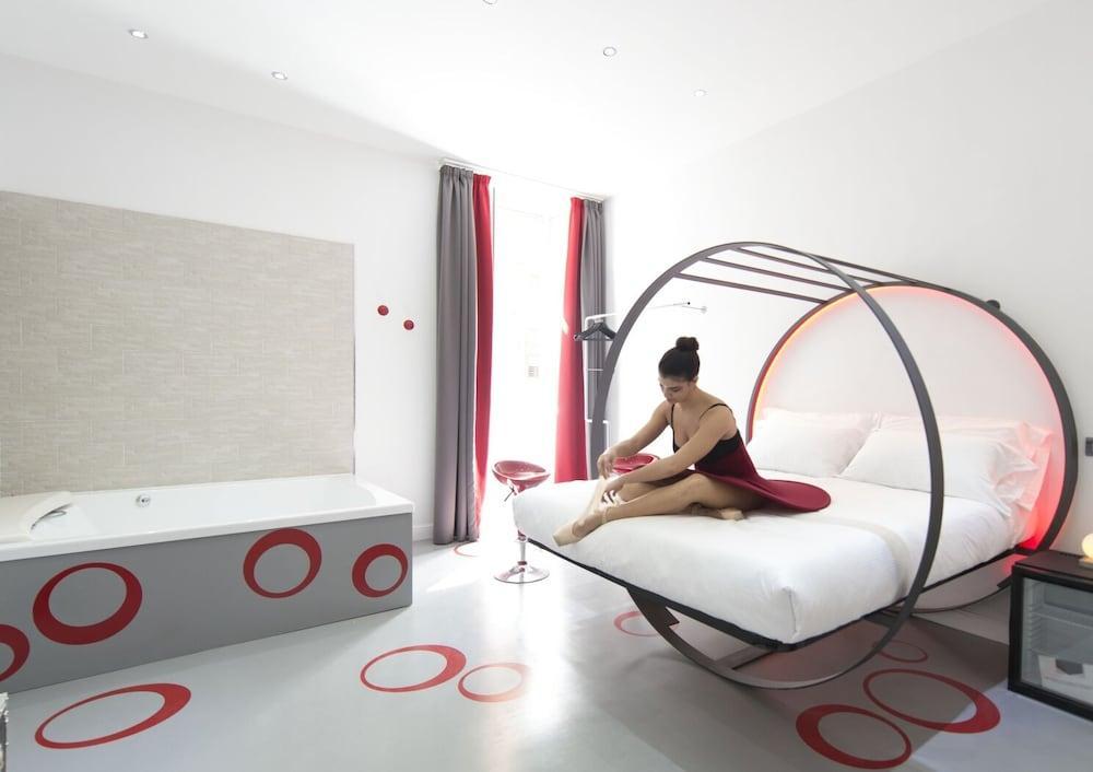 7 Inn Spanish Steps Room Type - Suite, Jetted Tub