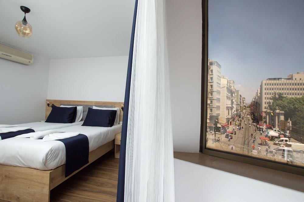 Golden Street Hotel Room Type - Deluxe Triple Room