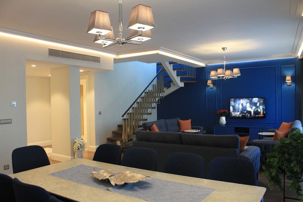 GARLON RESIDENCE Room Type - GR Block Three Bedroom Penthouse GARLON RESIDENCE Room Type - GR Block Three Bedroom Penthouse