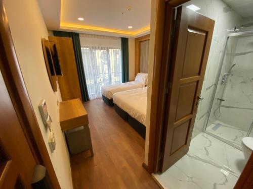 Pege Hotel Room Type - Standard Triple Room