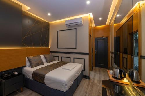 Confores Hotel Room Type - Deluxe Double Room