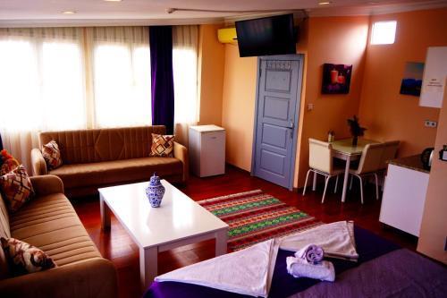 Medellin Apart Hotel Istanbul - Tap to explore photos