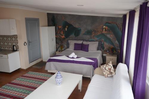 Medellin Apart Hotel Istanbul - Tap to explore photos