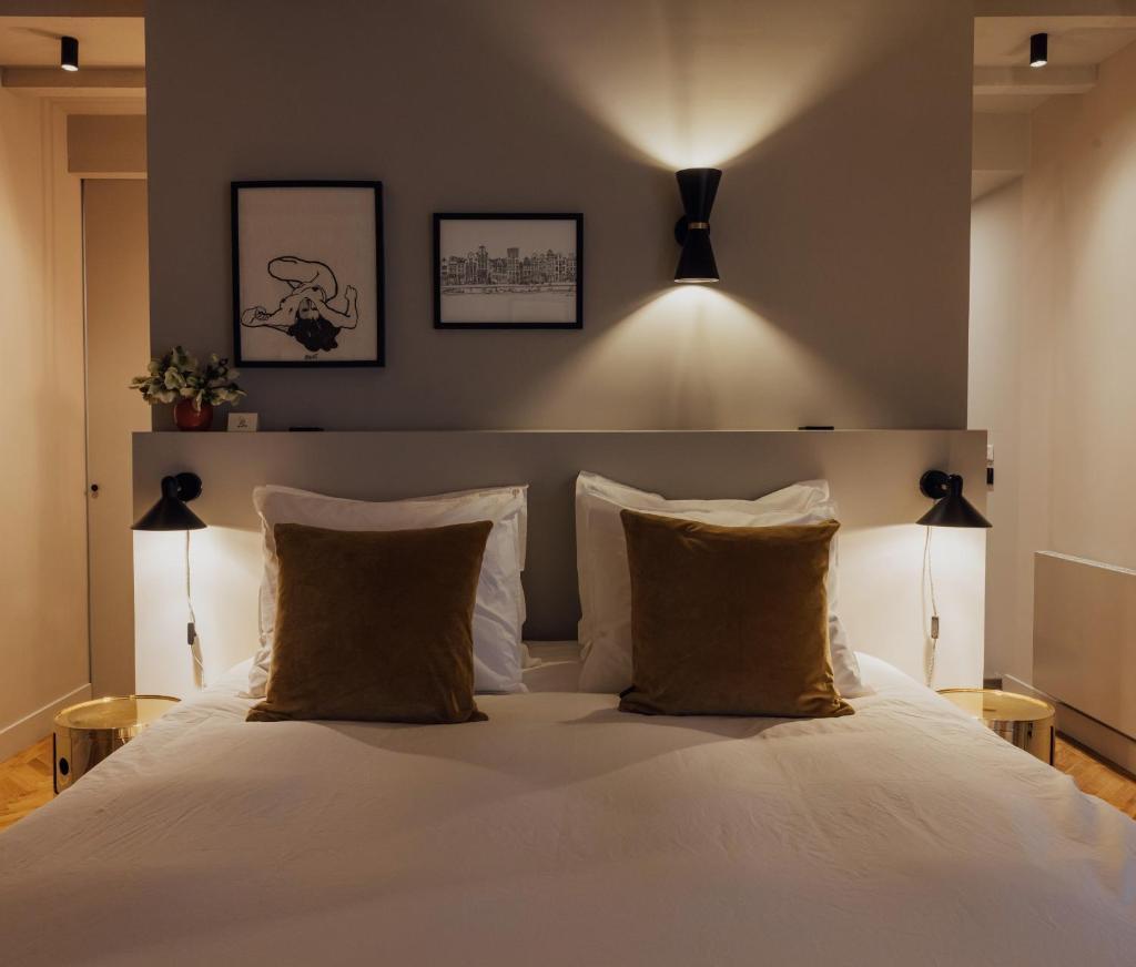 Suite no 7, hidden gem center of Amsterdam - Tap to explore photos