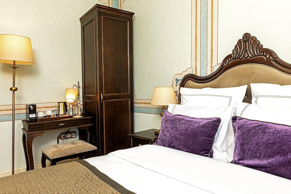 Meroddi Barnathan Hotel Room Type - Deluxe Double Room