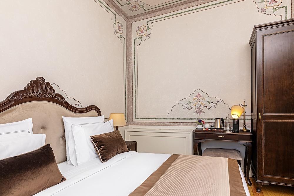 Meroddi Barnathan Hotel Room Type - Junior Suite