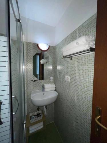 Guest House Meret - Tap to explore photos