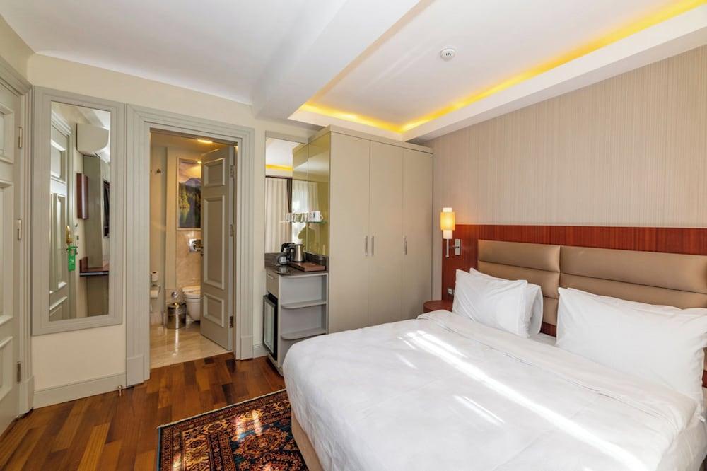 Blue Gilroy Hotel Room Type - Economy Room