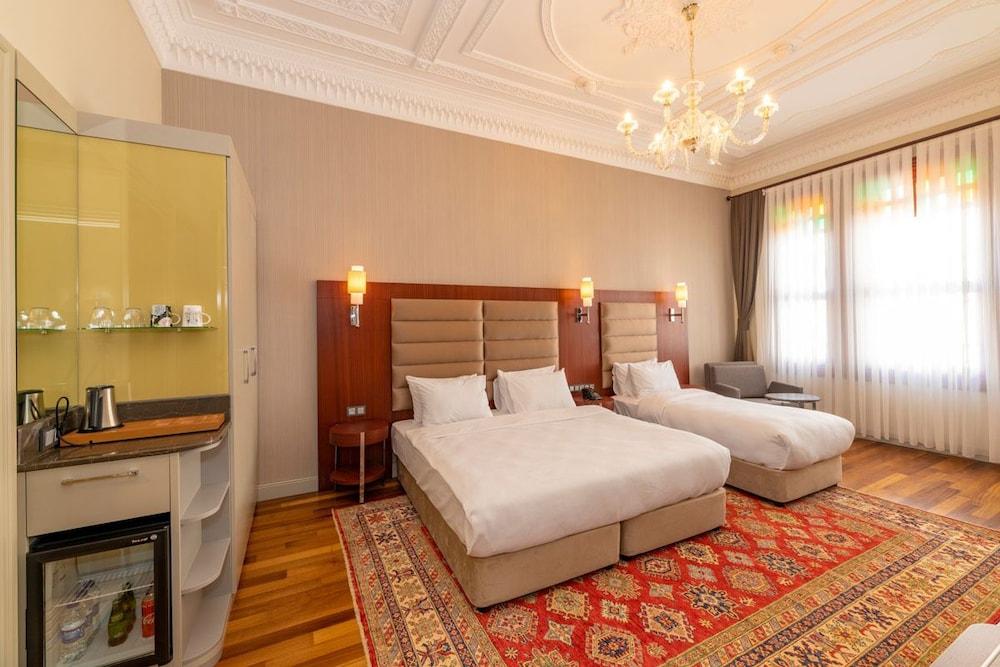 Blue Gilroy Hotel Room Type - Standard Triple Room Blue Gilroy Hotel Room Type - Standard Triple Room