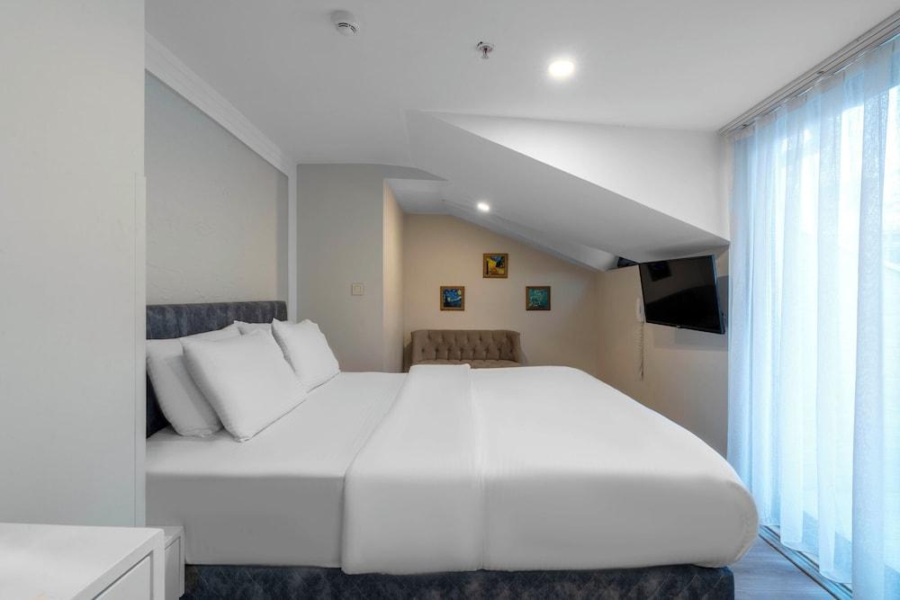 actuel life hotel - Tap to explore photos