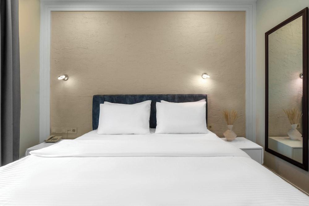 actuel life hotel - Tap to explore photos