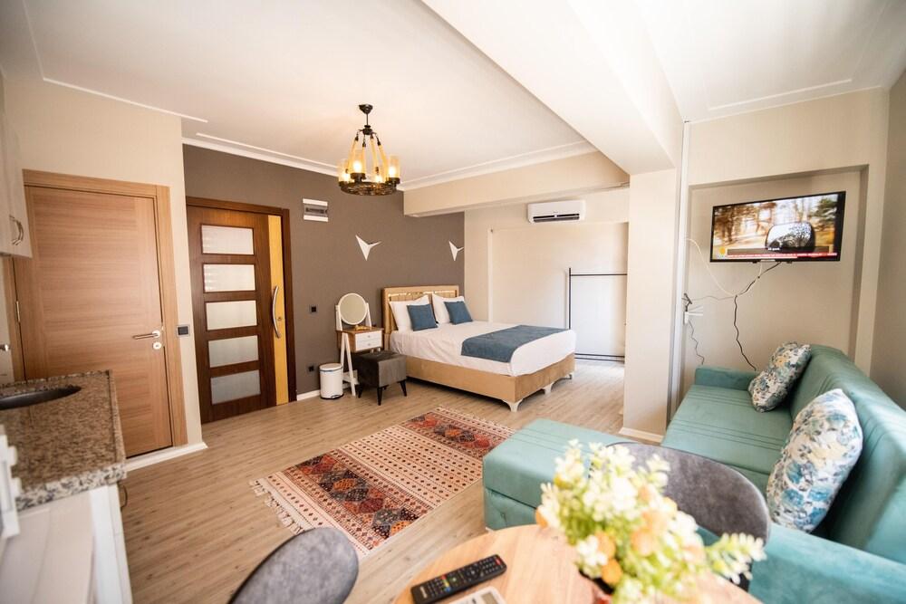 Galapera Hotel Room Type - Family Studio Suite