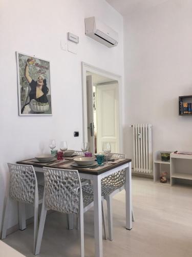 Rome Holiday Home - Tap to explore photos
