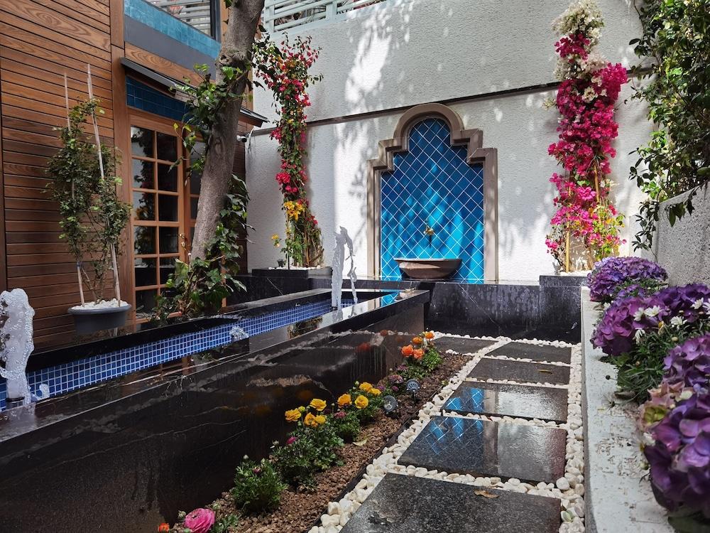 Henna Hotel Istanbul - Tap to explore photos