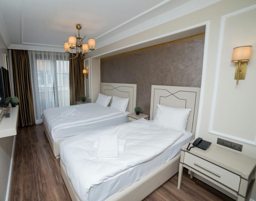 The Charm Hotel - Old City Room Type - Deluxe Triple Room