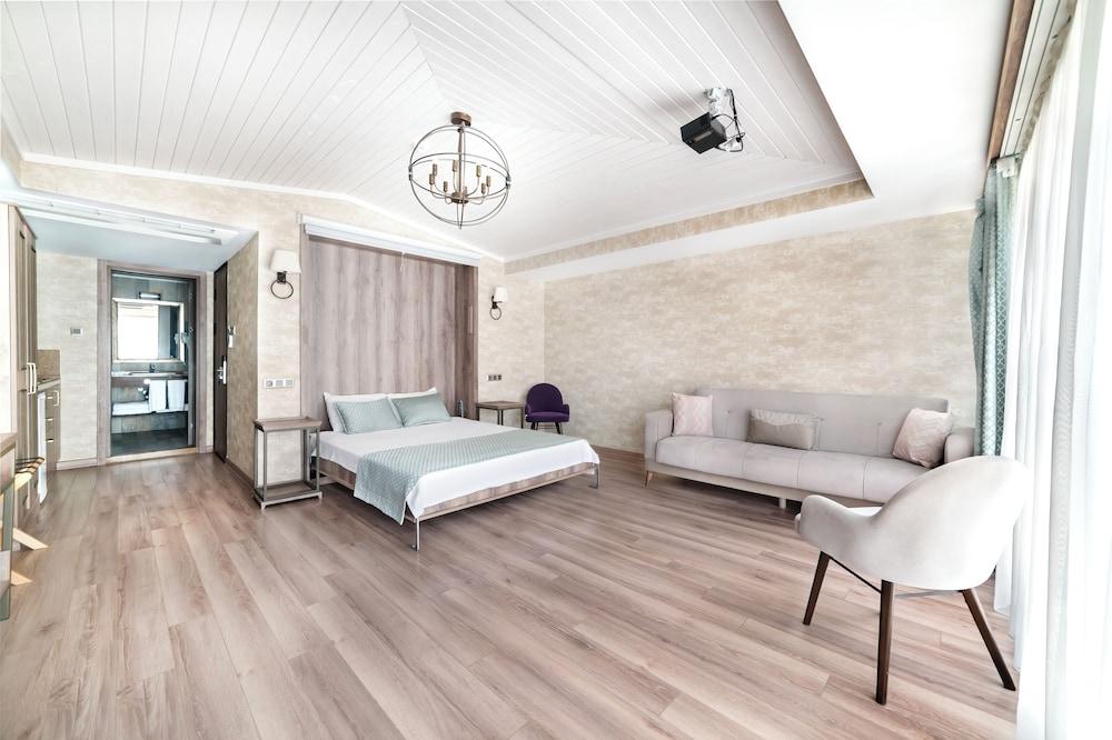 Castle Franco Suites Room Type - Panoramic Triple Room, Sea View
