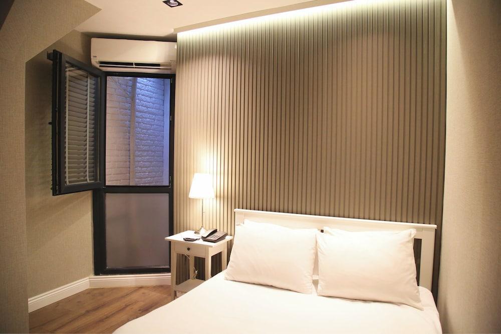 Hotel Bronte Room Type - Basic Room