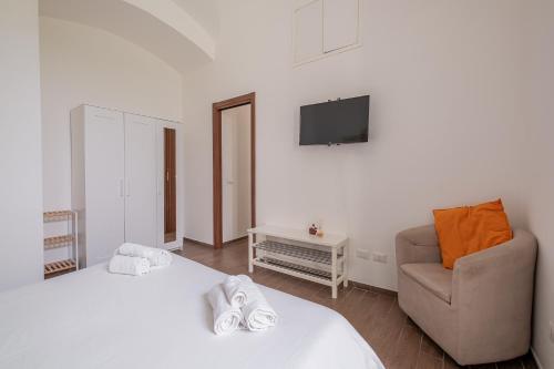 Castel Sant Angelo's Harmonious Apartment - Tap to explore photos