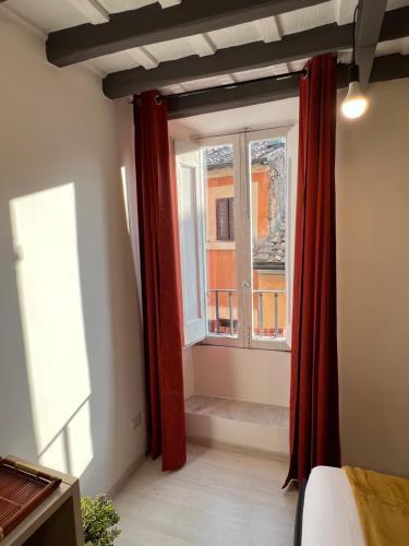 Charming Navona - Tap to explore photos