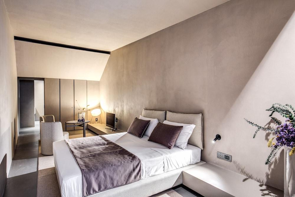 Elysium Suites Collection Room Type - Premium Triple Room
