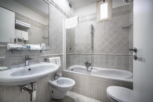 Hotel Varese Roma - Tap to explore photos