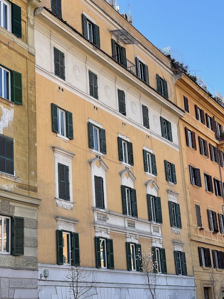 Cielo Vaticano Guest House - Tap to explore photos