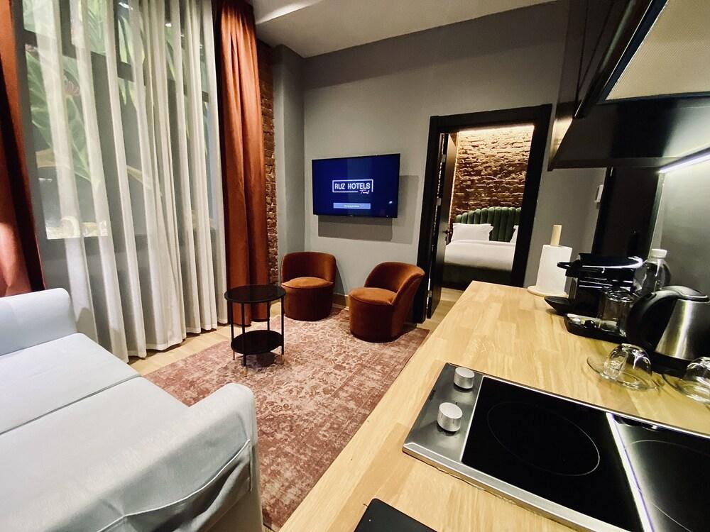 RUZ Hotels Room Type - Suite Room Courtyard View