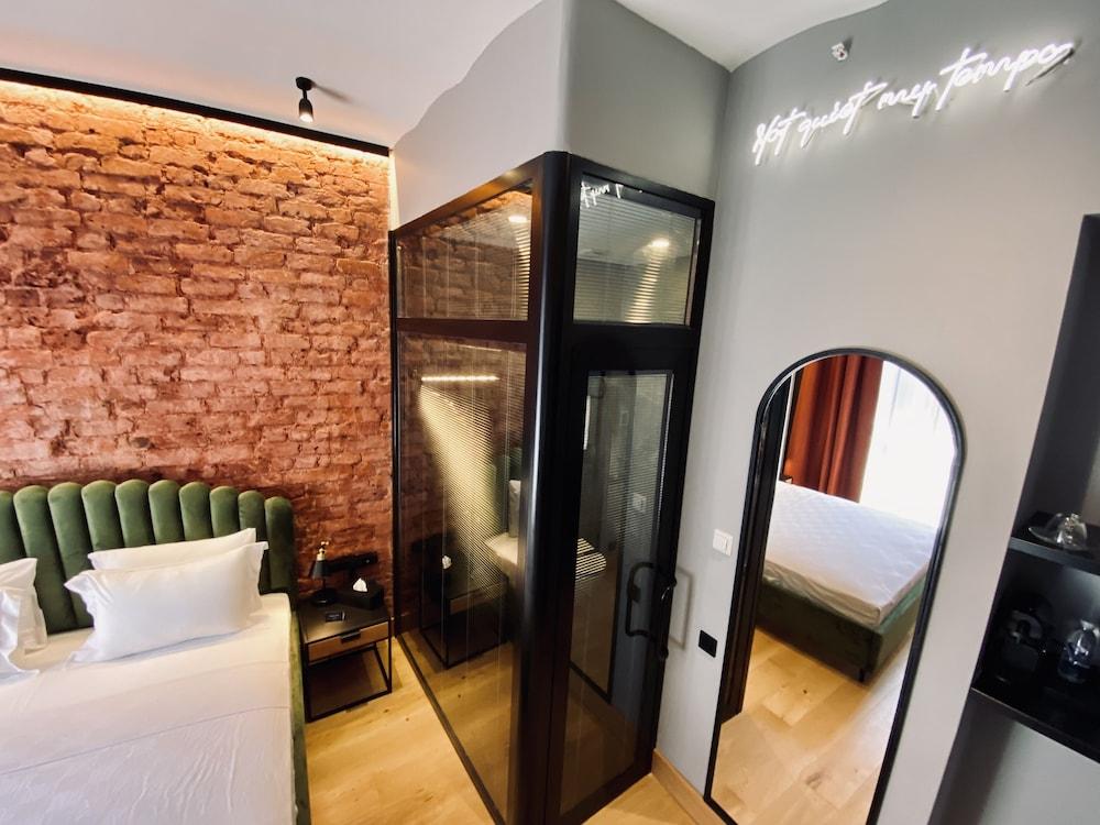 RUZ Hotels Room Type - Standard Double Room Street View
