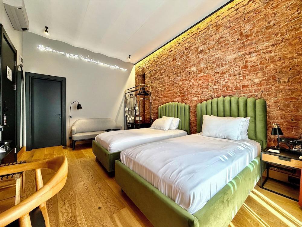 RUZ Hotels Room Type - Superior Twin Room Street View