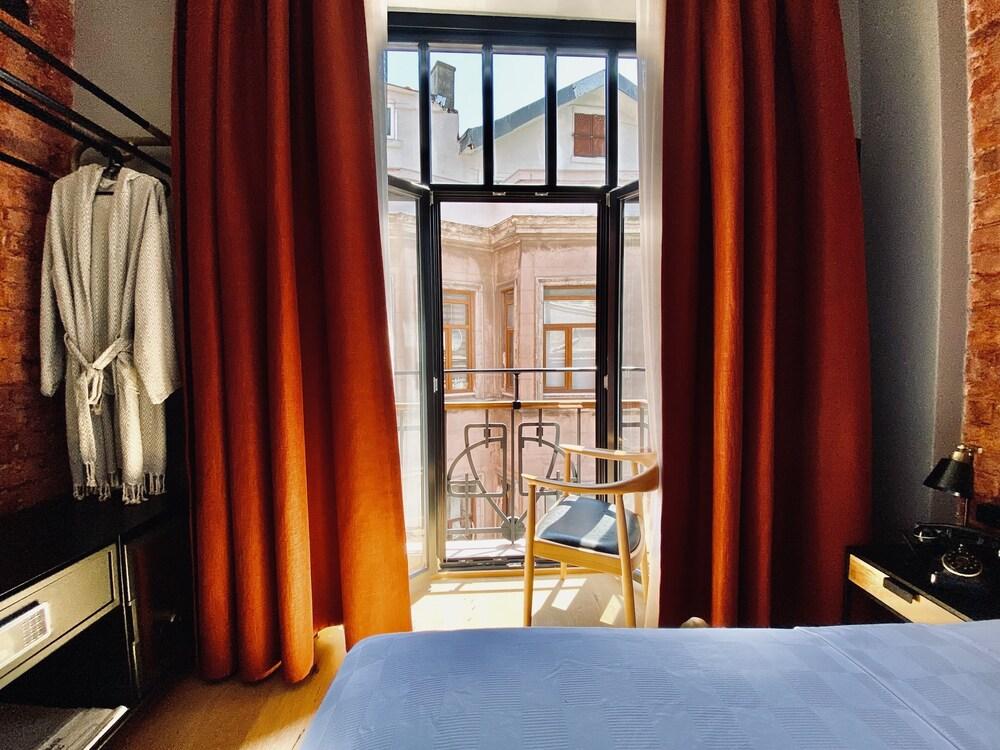 RUZ Hotels Room Type - Standard Double Room Street View RUZ Hotels Room Type - Standard Double Room Street View