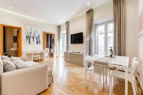 LUXURY APARTMENT'S CENTER - Tap to explore photos