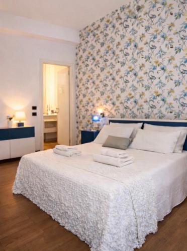 Comfy Vatican Suite Room Type - Deluxe Double Room with Balcony