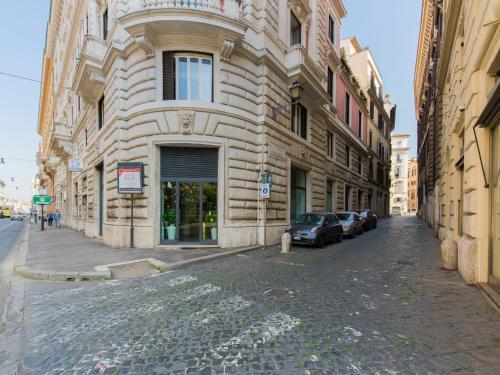 Roma Suites Navona - Tap to explore photos