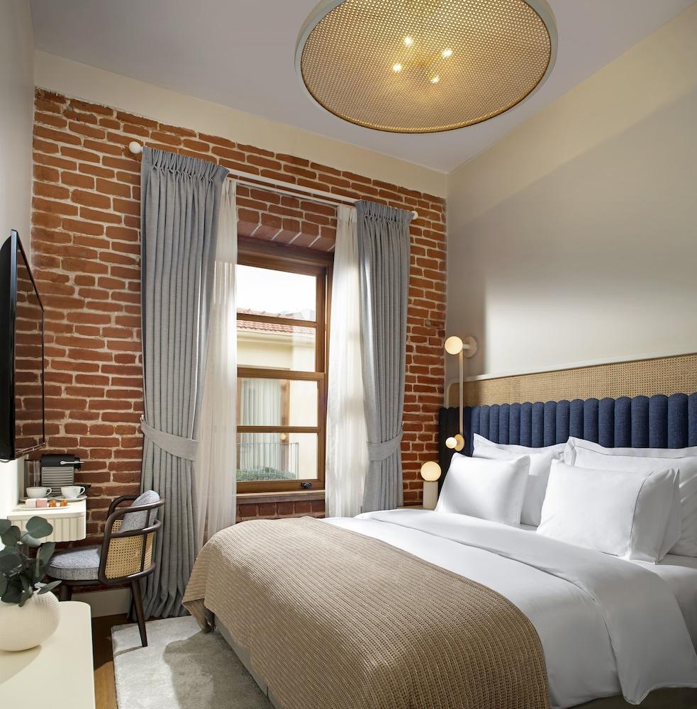 Ecole St Pierre Hotel Room Type - Guest Room