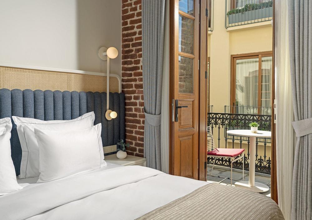 Ecole St Pierre Hotel Room Type - Historical Suite with Balcony Ecole St Pierre Hotel Room Type - Historical Suite with Balcony