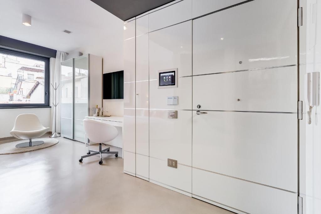 EMERALD Luxury Suite Apartment - Tap to explore photos