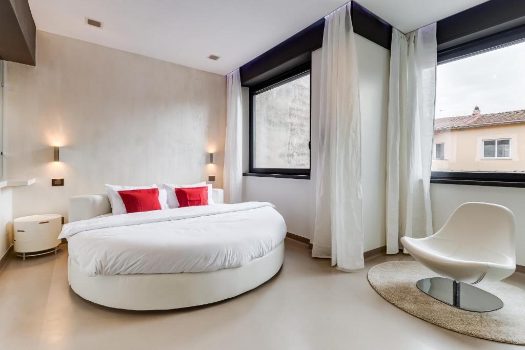 EMERALD Luxury Suite Apartment - Tap to explore photos