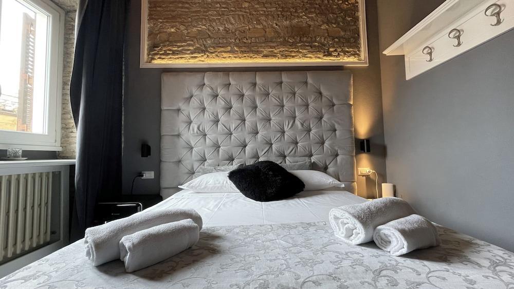 Rhome Luxury suite - Tap to explore photos