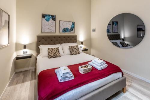 Suites 44 Via Cicerone - modern Rooms - Guesthouse close to Vaticano, San Pietro, Castel Sant'angelo - Tap to explore photos