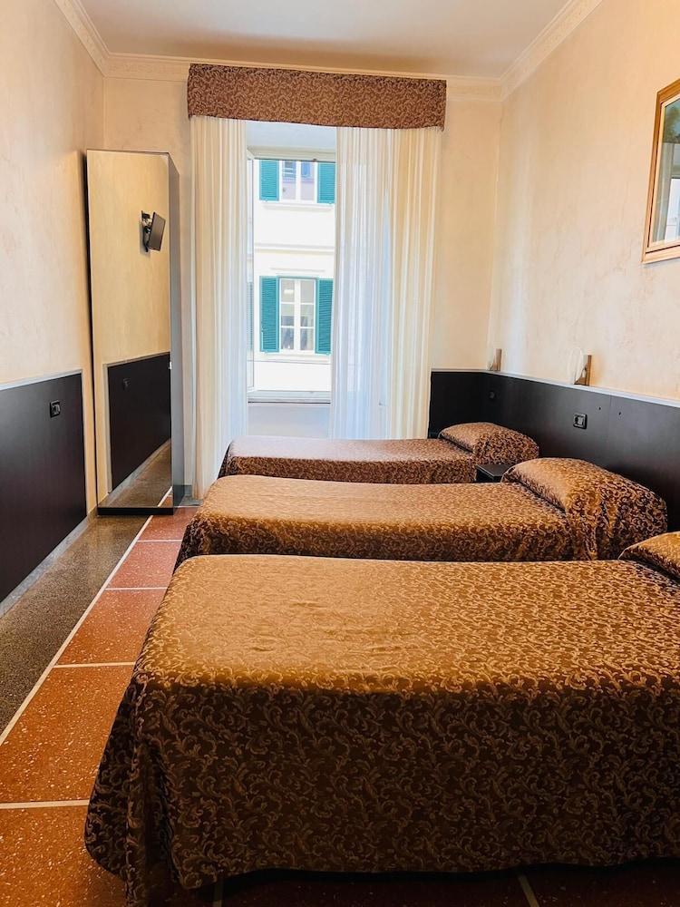 FUNNY HOLIDAY ROME Room Type - Basic Triple Room, 3 Twin Beds