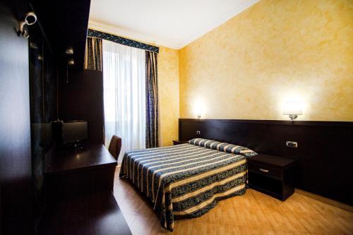 FUNNY HOLIDAY ROME Room Type - Double or Twin Room