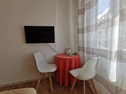 La Finestra Sul Mondo Guest House - Tap to explore photos