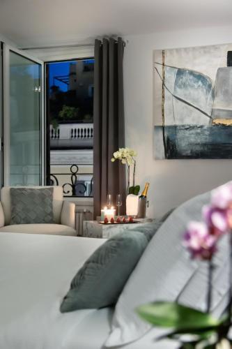Fellini Design Suites - Tap to explore photos