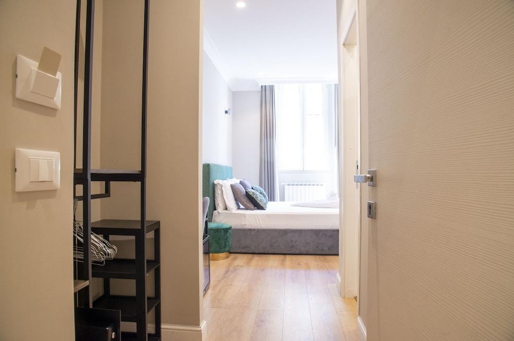 AD Suites Tritone Room Type - Deluxe Room