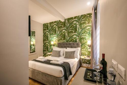Vite 21 Luxury Room - Tap to explore photos