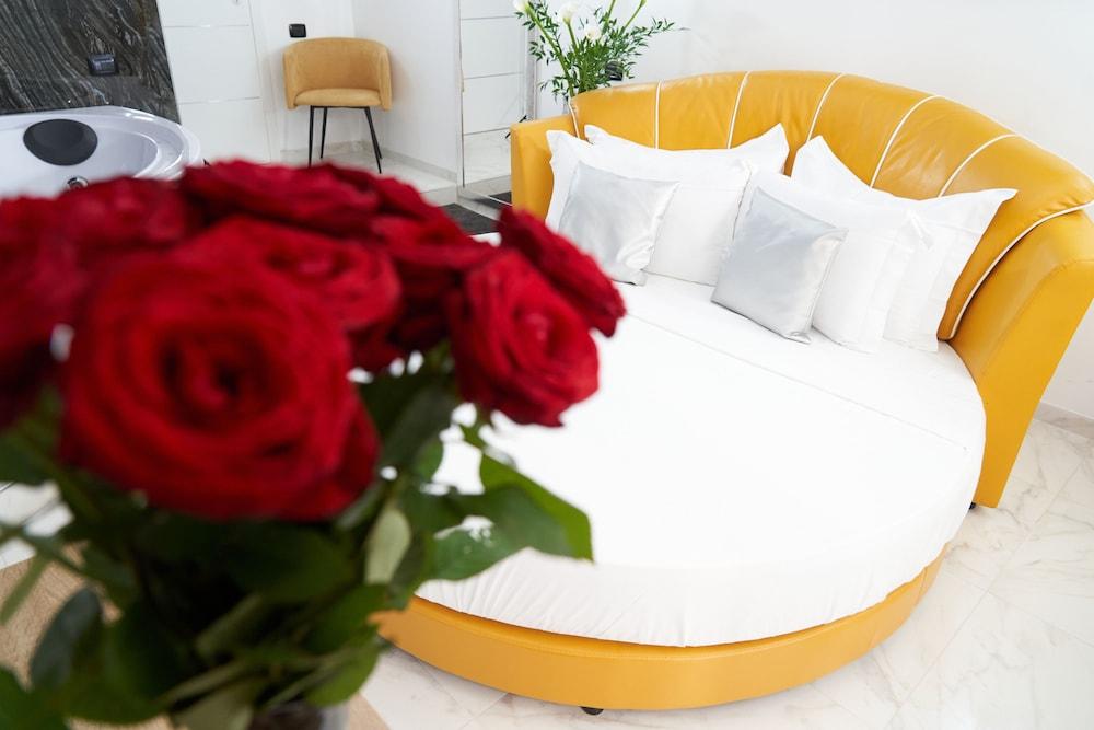 Gregorio VII Luxury Suites San Damaso - Tap to explore photos