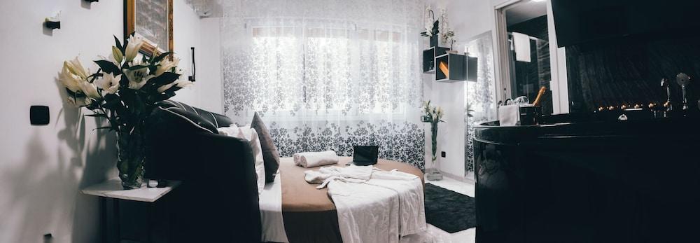 Gregorio VII Luxury Suites San Damaso - Tap to explore photos